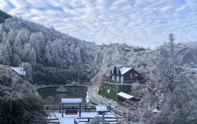 初冬的頂級(jí)浪漫，鎮(zhèn)巴草壩的雪景云?？s略圖